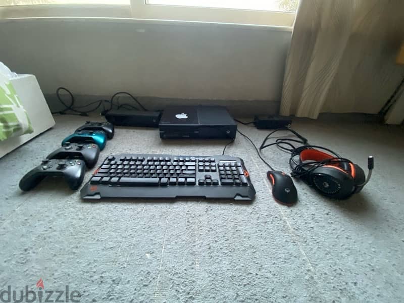 Xbox with accessories 1
