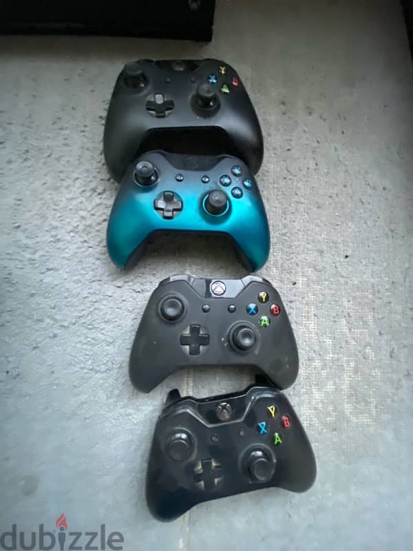 Xbox with accessories 5