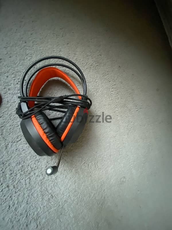 Xbox with accessories 7