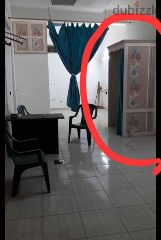 كرفان خشب انيق لمحلات الملابس
