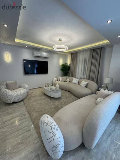 Apartment for sale 186m immediate delivery fully finished with air conditioning, furniture, and appliances in the Fifth Settlement a catch