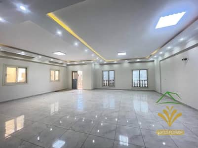 شقة للايجار السكني 350م 4 غرف في اللوتس الجنوبية لوكيشن مميز بالقرب من شارع النوادي