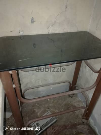 ترابيزه معدن 2دور بعجل مقاس الزجاج 70طول 40عرض