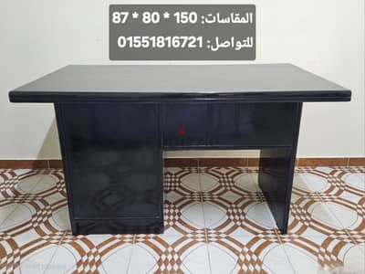 مكتب أسود