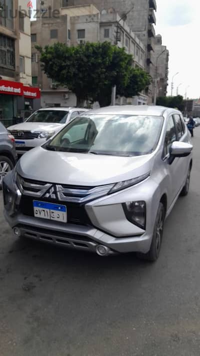 ايجار سيارة عائلية مميزة الاكسبندر ٧ راكب اعلئ فئه (بسائق فقط)