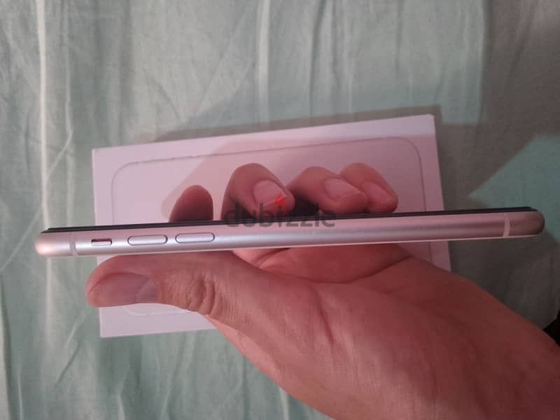 iPhone 11 4