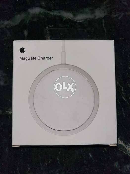 MagSafe original apple charger 0