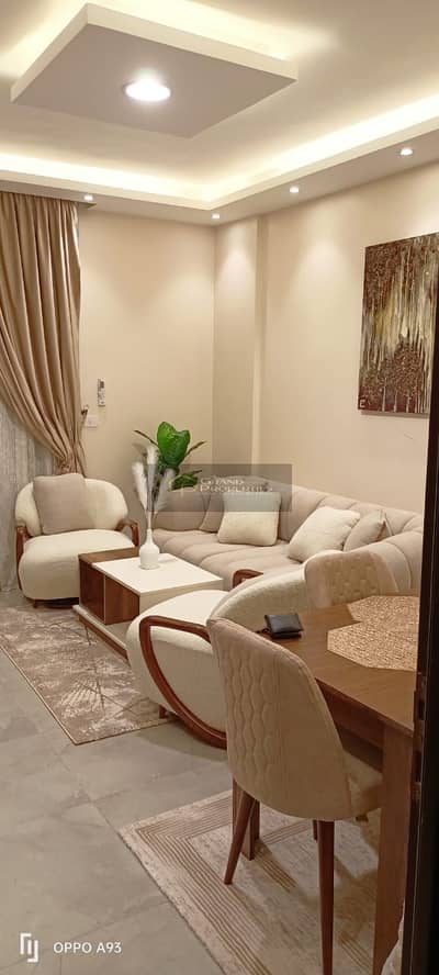 شقه للايجار مفروش بمدينتي B8 مجموعه 86 خطوات من الخدمات 79 متر دور اول