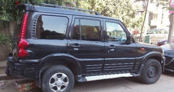 يوجد أجزاء موتور 2600cc Mahindra و بحاله جدا ماهيندرا سكوربيو