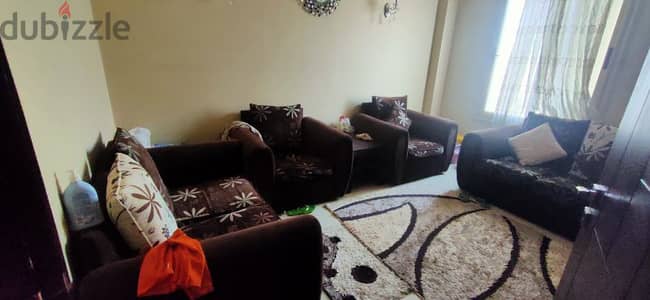 انتريه مودرن عمولة بحالة جيدة جداً خشب زان أحمر