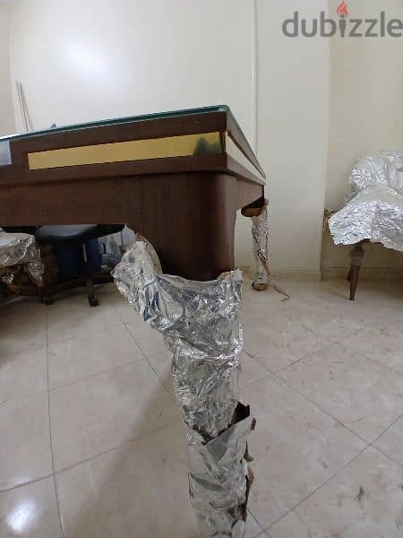بالتغليف بتاعها سفرة و٦ كراسي 2