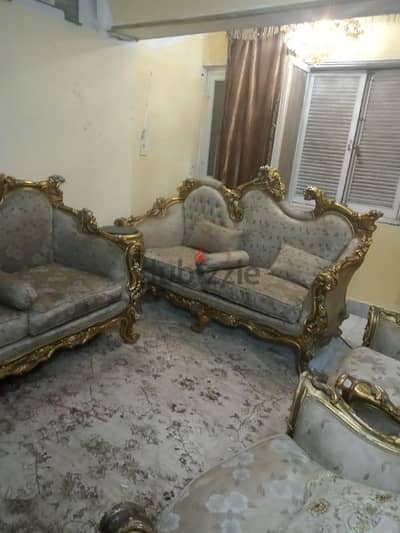 صالون خشب زان احمر مدهب عموله 2 كنبه 2 كرسي ترابيزة حاله ممتازه