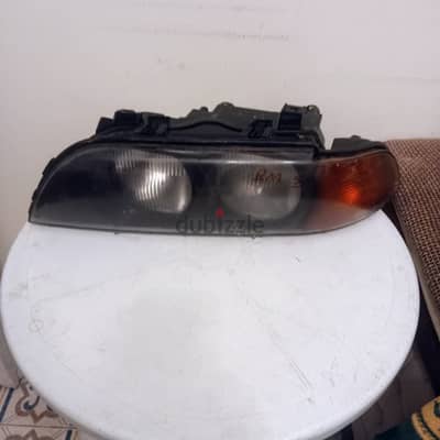 فانوس BMW الفئة الخامسة E39 شمال 1996-1999 بعض الودان مكسورة