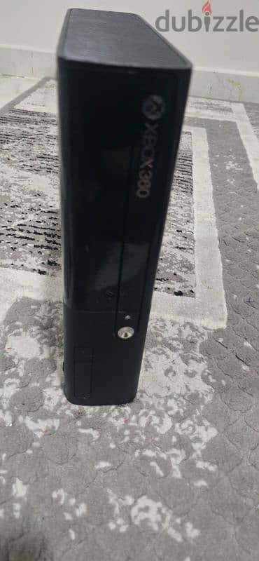 xbox 360 super slim 500gb بحالة ممتازة للبيع