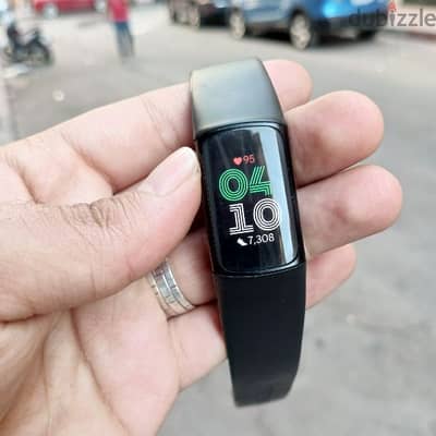 Fitbit Charge 6 Fitness Tracker with Google apps