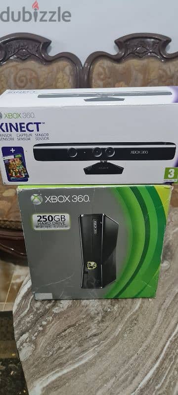 جهاز x box 360 with knickt  واتنين ذراع بالشاحن والكرتونه والكتالوجات