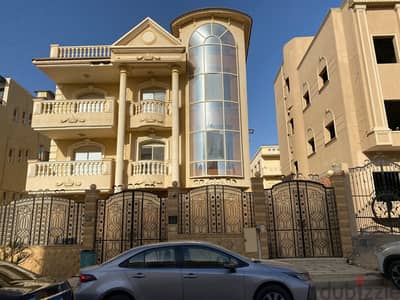 شقة للإيجار تطل على مول العرب تشطيب سوبر لوكس 250متر