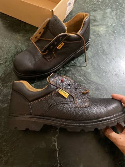 جزمه سيفتي اصليه صنع في البرتغال -steel toe and steel insole -