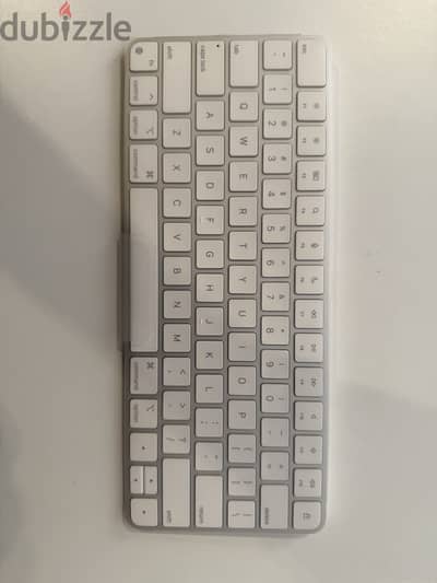 Apple Magic Keyboard (no Touch ID), like-new + USB-C → Lightning