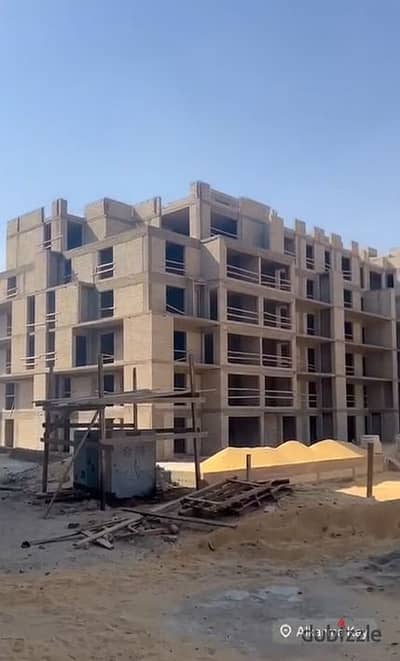 شقة متشطبة بالتكيفات جاهزة للمعاينة للبيع بالتقسيط في الشيخ زايد