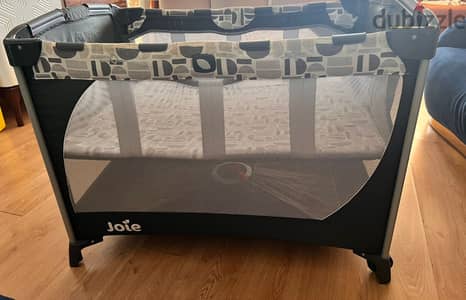 سرير أطفال joie