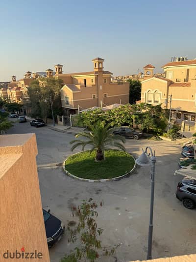 فيلا للبيع في كمبوند ليروا – التجمع الخامس – نصف تشطيب – موقع متميز خلف الجامعة الأمريكية