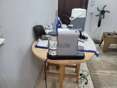 ماكينة قهوة نسبريسو سعودي مع صانع حليب. وكابتشينو