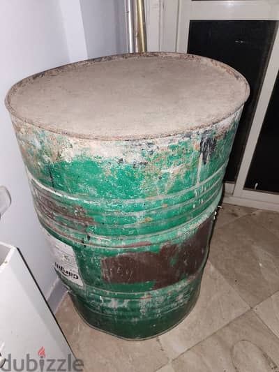 برميل كبير لتشطيبات البناء او لأي غرض