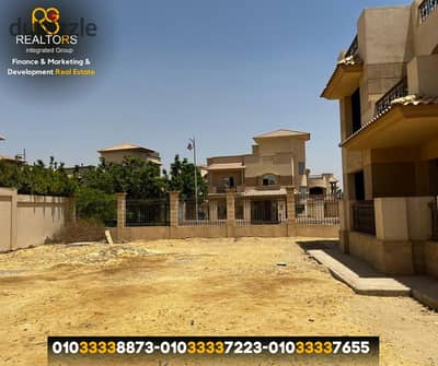 فيلا مستقله للبيع 775م كمبوند رويال سيتي تسهيلات 7 سنوات موقع مميز Royal City