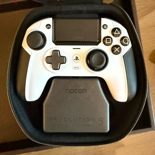 Nacon 5 Revolution 5 Pro controller 2