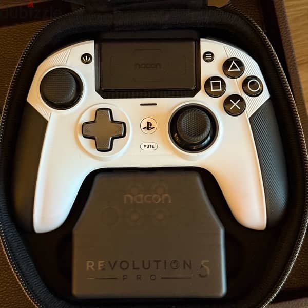 Nacon 5 Revolution 5 Pro controller 6