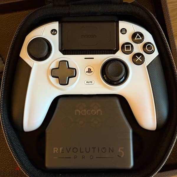 Nacon 5 Revolution 5 Pro controller 8