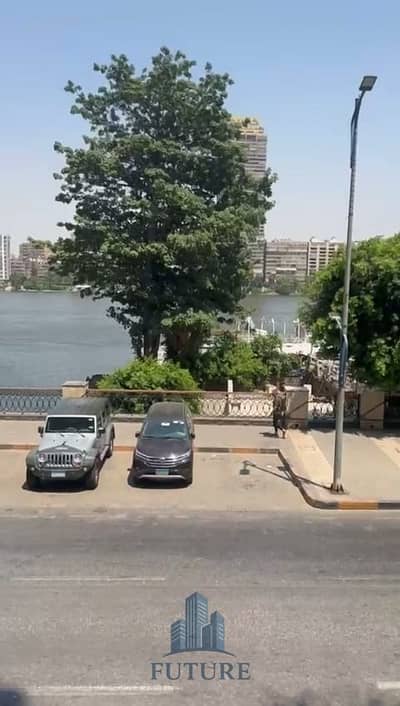 شقة 200 متر للبيع على نيل الجيزة