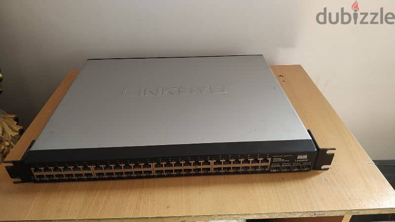 switch Linksys 48port giga 2
