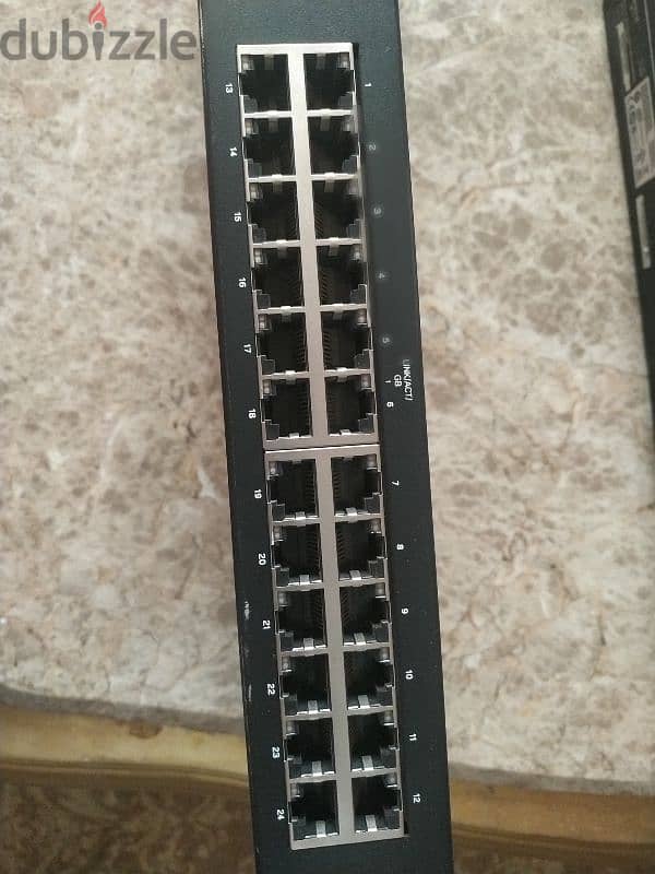switch Linksys 48port giga 3