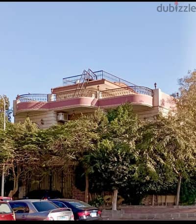 فيلا فاخرة مستقلة بمدينة العبور ،الحى السابع،مساحة كبيرة كالقصور