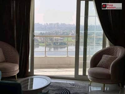 شقة للبيع 59م بفيو مميز على النيل والأهرامات في برج ريف دو نيل المعادي