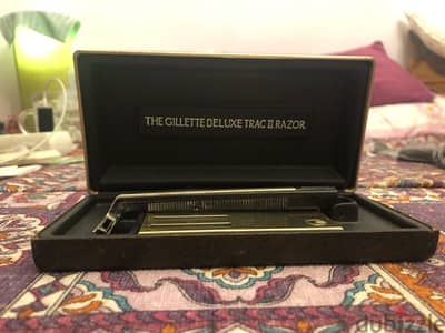 vintage Gillette deluxe trac 2 razor 1971