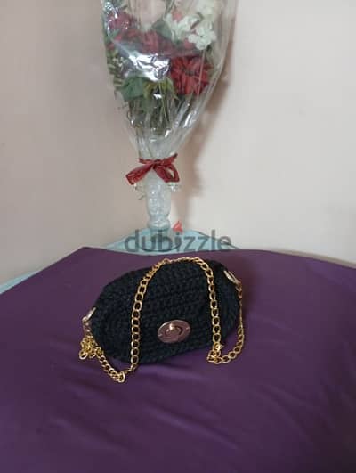 شنطة كروشيه بيد سلسلة ذهبي طويلة