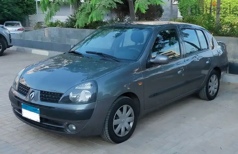 Renault Clio 200463701718062851124