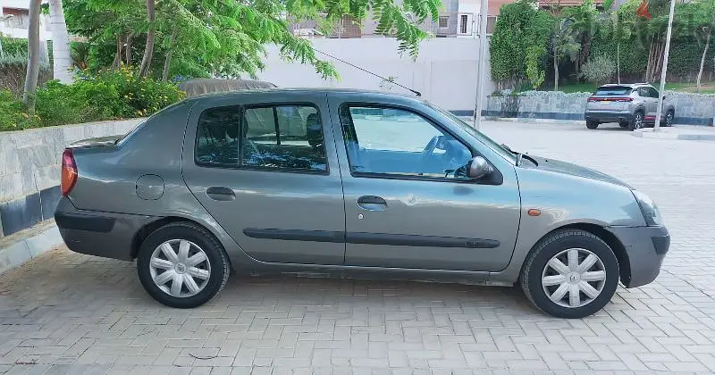Renault Clio 200463701718062851126