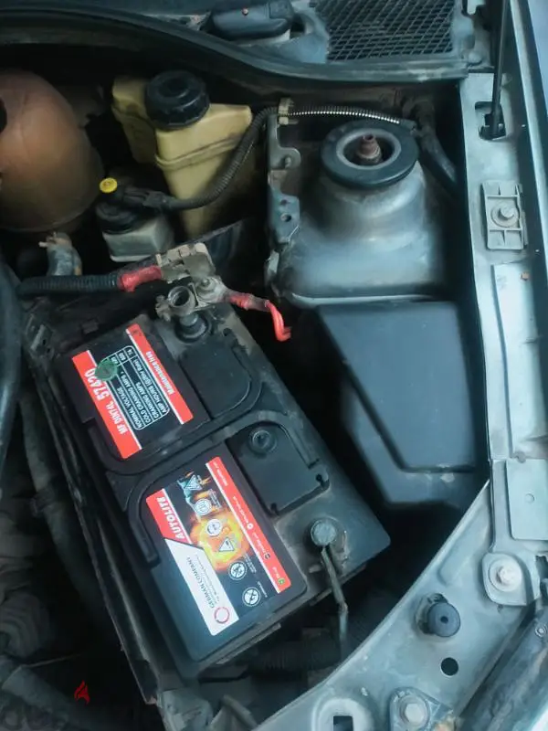Renault Clio 200463701718062851128