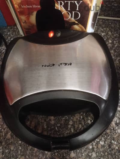 صانع سندوتشات BLACK & DECKER