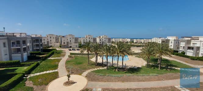 شاليه بنتهاوس للبيع فرش فندقي فيو مميز يطل علي البسين امواج الساحل الشمالي Amwaj north coast
