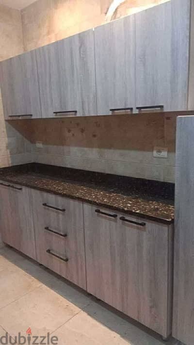 لدينا مطابخ جاهزه اجواد انواع و الاخشاب انظر الوصف واتصل بنا