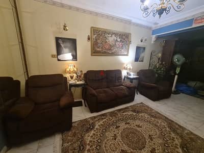 طقم ليزي بوي ريكلاينر من كردوس بحالة ممتازة . . ليزي بوي و هزاز