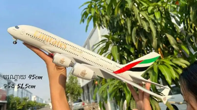 مجسم طائرة حجم كبير ماكيت 47 سم طيران مضيء، من الداخل بالعجلات