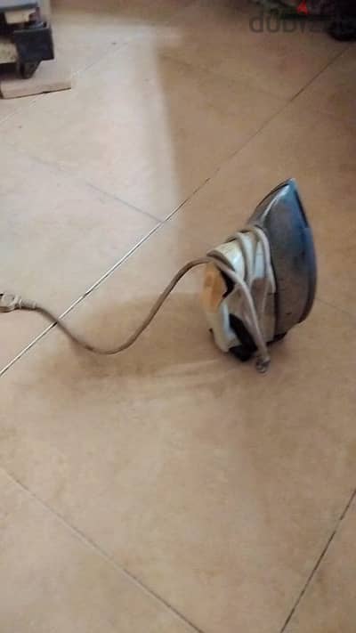 مكواة بحاله نادرة جداً ممتازة