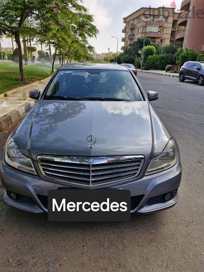 Mercedes-Benz C180 2012 حالة ممتازة