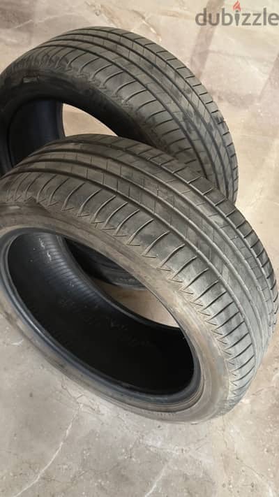 2 فردة كاوتش مقاس 235/45/R18 bridgestone. Turanza